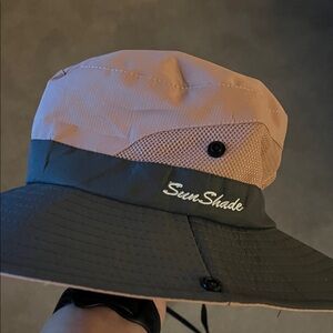 Sun Shade Women's Sun Protective Hat with Ponytail Hole- EUC, *worn once*